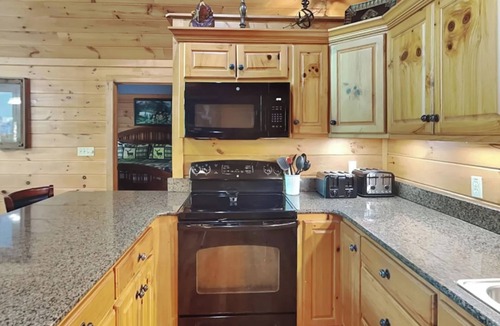 Black Bear Falls Cabin | ABOVE THE CLOUDS! 4 Bedroom in the Smokies!
