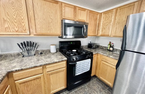 North Valley Condo | ABQ Condo with Pool, Gym, and Mountain Views