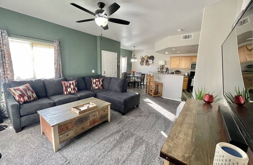 North Valley Condo | ABQ Condo with Pool, Gym, and Mountain Views
