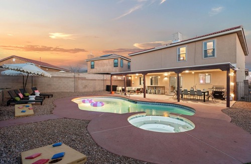 Paradise Hills Civic House | ABQ Oasis! Pool and Hot Tub OPEN ALL YEAR!, Game Room, Golf, Great for Reunions!