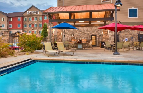 Midvale Condo | Access to a Heated Pool & Hot Tub! Free Breakfast Buffet. 1 Bedroom Suite.