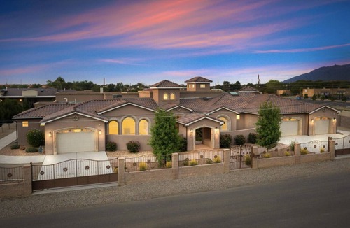 North Valley House | Accessible Oasis: ADA Compliant room in the heart of N Valley centrally located.