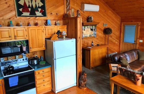 Corinth Cabin | ADK Log Cabin - For The Nature & Wine Lover. Close to LRH Winery, LG & Saratoga.