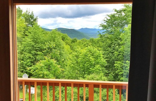 Corinth Cabin | ADK Log Cabin - For The Nature & Wine Lover. Close to LRH Winery, LG & Saratoga.