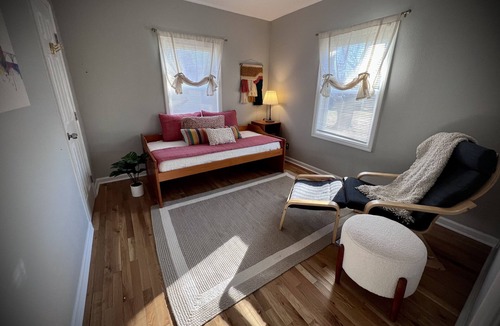 Powell Cottage | Adorable Cottage fully stocked and convenient to everything!