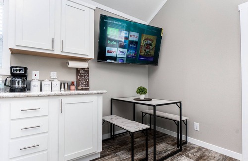 Tyler Cabin | - Adorable Guest House in South Tyler -