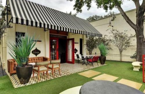 Brentwood Apartment | Adorable N Lamar Living, Pool and Comfort for All