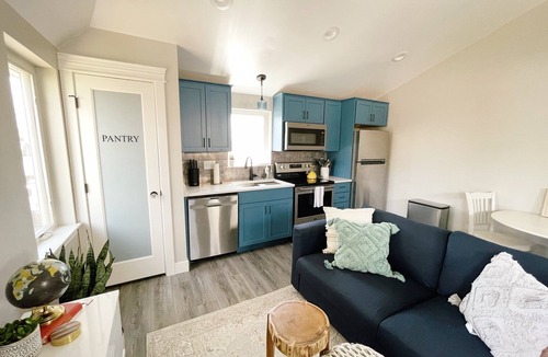 Sunnyside House | Adorable Two-Bedroom Carriage House with Patio