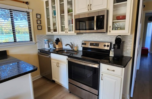 Folly Field Condo | Adorably furnished and updated Ocean Villa condo, with wonderful 200+ Reviews!