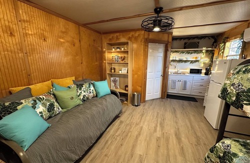 Jacksboro Apartment | Adventure Awaits Safari Hut