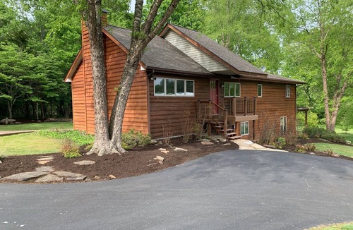 Makanda House | "Adventure's Rest - Hot Tub, Wine Trail - Fire Pit - Grill, Secluded & Relaxing