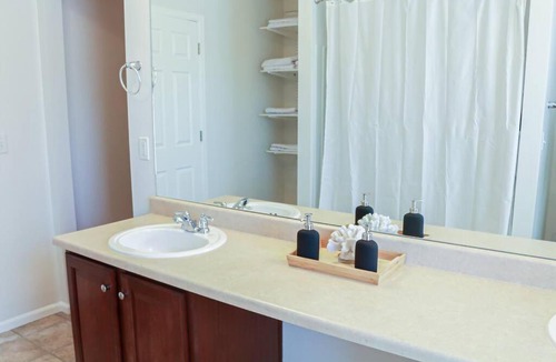 Green Valley Ranch House | Aesthetically Charming Private convenient getaway