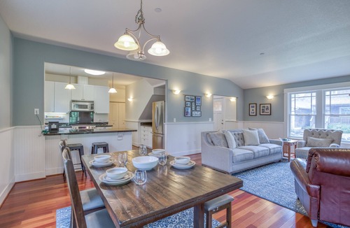 Gearhart House | Aesthetically Pleasing Home Close to Gearhart and Pacific Way Bakery