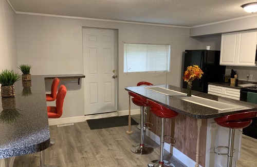 Niagara Falls House | Affordable Entire Place in Niagara Falls (USA)