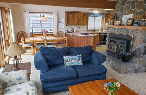 Netarts House | Affordable home with gorgeous bay and ocean views!