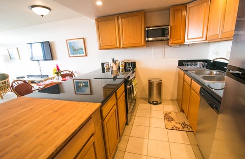 Kahana Condo | Affordable oceanfront condo, amazing views, sunsets, beaches, pool in West Maui