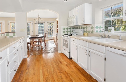 Fredericksburg House | Agave Chapel | 2/2 Cottage | Walk to Main