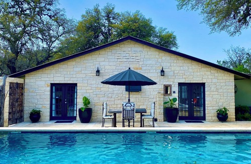 Concan House | Agua Bonita~Deep Pool, Waterfall, Casita, Cabana, Private, Tropical Oasis!