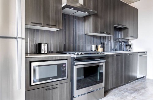 West Loop Apartment | Airy West Loop Studio w/Pool, Gym, nr. Restaurant Row, by Blueground