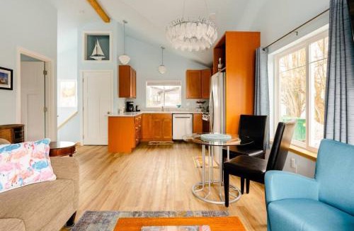 Alki House | Alki Beach Cottage, NEW, 2 bedrooms, 2 bathrooms, near beach, AC, WD, Parking