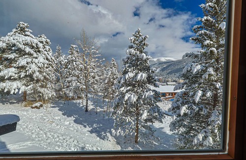 Keystone House | All engineered flooring Updated Townhome close to everything Sleeps 6!