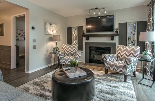 North Capitol Condo | All Newly remodeled/ON THE RIVER/Walk 2Broadway! Free covered parking/KING Beds/