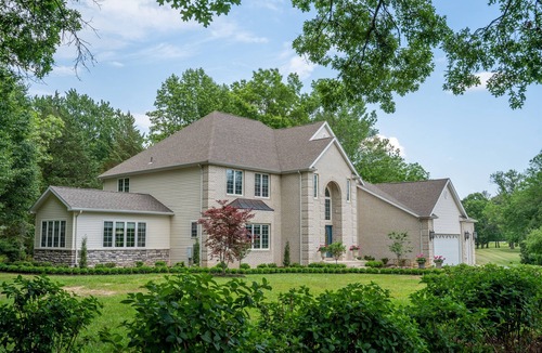 Carbondale House | All Pine Manor Estates Properties Available for Thanksgiving!
