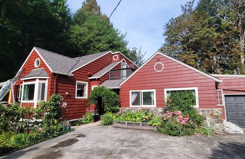 Bolton Cottage | All the amenities of home with no cleaning fees and first breakfast included!