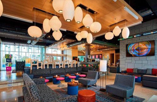 North Olmsted Hotel | Aloft Cleveland Airport