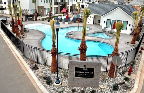 Washington Fields Condo | ❀Aloha❀ - Tropical Island Retreat | POOL IS OPEN! Great Family Friendly Vacation!