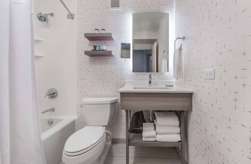 Downtown Denver Hotel | Always a Great Idea To Unwind! 3 Relaxing Units, Near Denver Zoo, Pet-Friendly