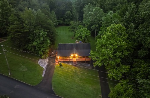 Sevierville Cabin | Amazing & beautiful with huge yard for kids to play with outdoor games, fire pit
