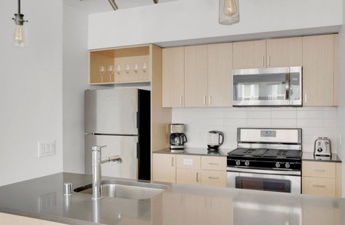 Wilburton Apartment | Amazing Bellevue 2BR w/Gym & W/D, near Spring District, by Blueground