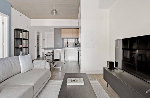 West Fens Apartment | Amazing Fenway Studio w/W/D, Conc, & Gym, near T, by Blueground