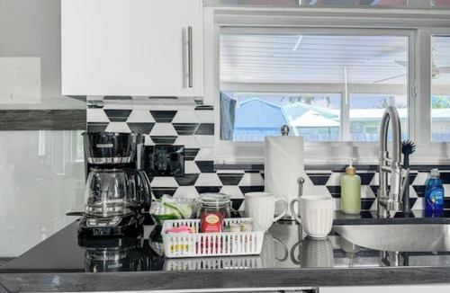 Lighthouse Point House | Amazing Home w/Heated Pool 8 mins to the Beach!