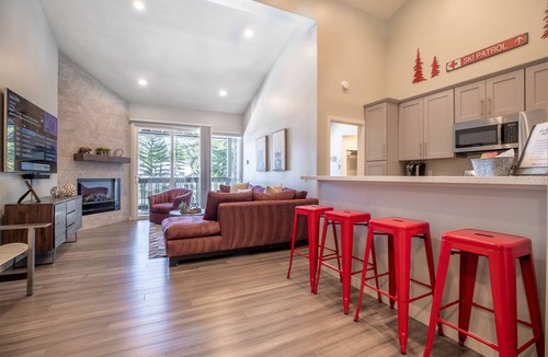 Mammoth Lakes Condo | AMAZING LOCATION, CLOSE TO SLOPES, WALK TO VILLAGE, SHOPS AND FOOD