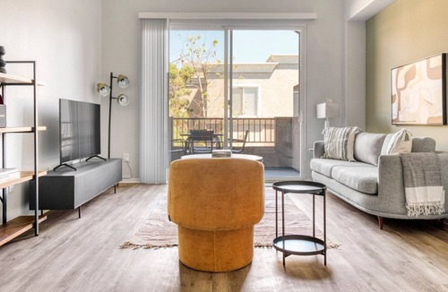 Mar Vista Apartment | Amazing Mar Vista 2BR w/ W/D, nr Venice Beach, by Blueground