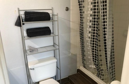Winchester Apartment | Amazing Master Suite in Shared 2/B Condo behind Convention Center