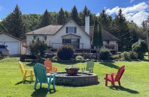 Durham House | Amazing Mountain View’s Close to Windham wrap around porch w/Hot tub 4 BDR 2 BR