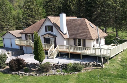 Durham House | Amazing Mountain View’s Close to Windham wrap around porch w/Hot tub 4 BDR 2 BR