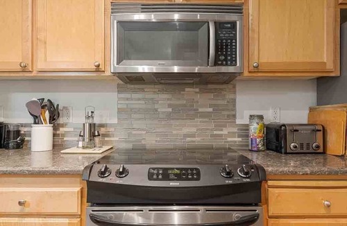 Seaview Condo | Amazing Ocean View, Pets Ok, Relaxing, Steps to beach (SeaLaView)