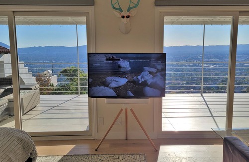 Burbank House | AMAZING PANORAMIC VIEWS and INFINITY HOT TUB at a modern, smart home