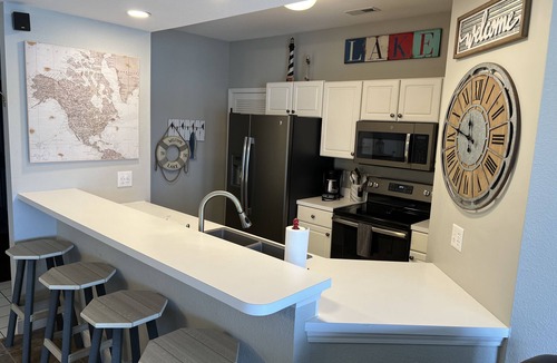 Lakeland Condo | Amazing view! Convenient location, Beautiful 3BR, Lakefront Condo with 2 Pools