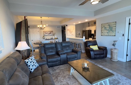 Lakeland Condo | Amazing view! Convenient location, Beautiful 3BR, Lakefront Condo with 2 Pools