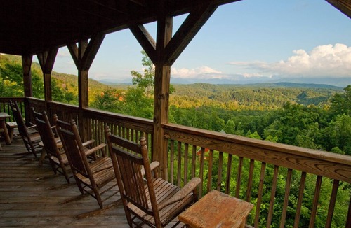 Gatlinburg - Pigeon Forge Cabin | AMAZING views-2 Hot Tubs-Pool & Hockey Table-3 miles to Parkway, 5 to Dollywood