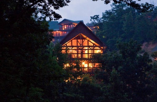 Gatlinburg - Pigeon Forge Cabin | AMAZING views-2 Hot Tubs-Pool & Hockey Table-3 miles to Parkway, 5 to Dollywood