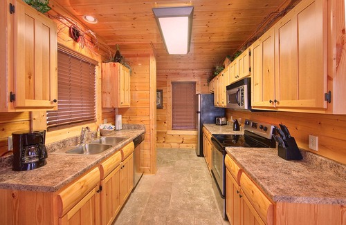 Gatlinburg Cabin | Amazing Views of the Smoky Mountains - Excellent Location!