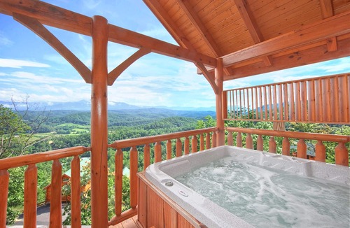 Gatlinburg Cabin | Amazing Views of the Smoky Mountains - Excellent Location!