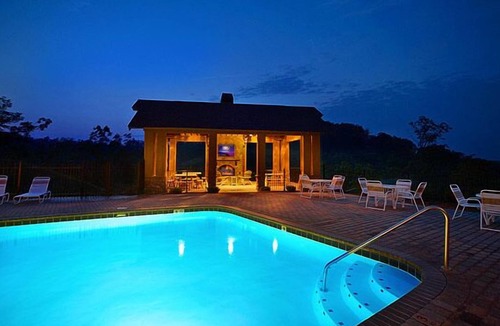 Gatlinburg Cabin | Amazing Views of the Smoky Mountains - Excellent Location!