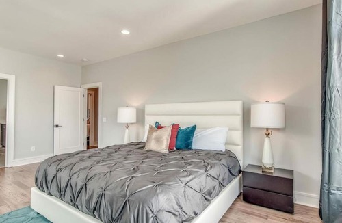 Edgehill House | Amplify at the Gulch modern 3 story condo 2 car garage rooftop fire pit security and view